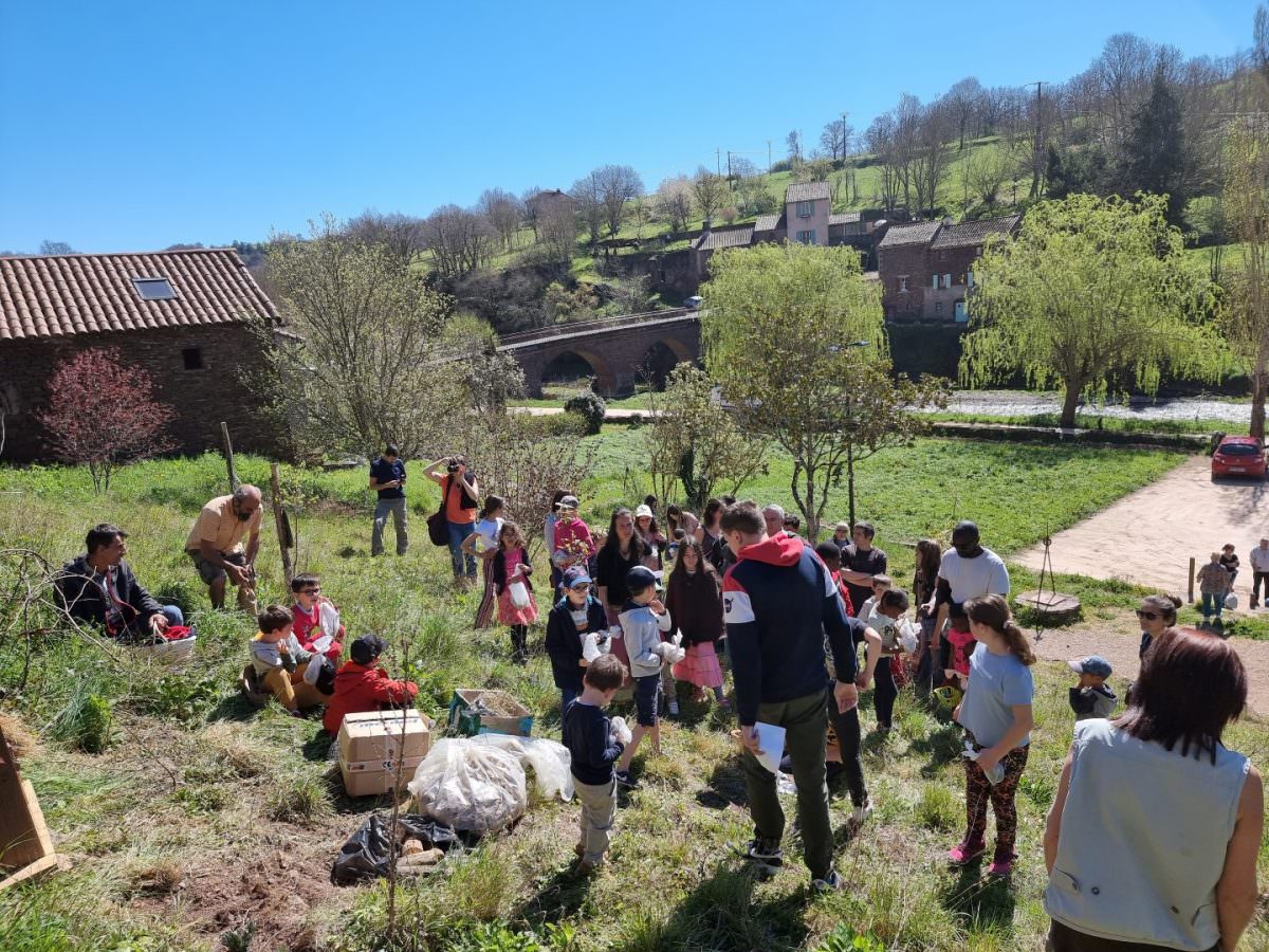 Traditionnelle course et chasse aux œufs et sensibilisation aux